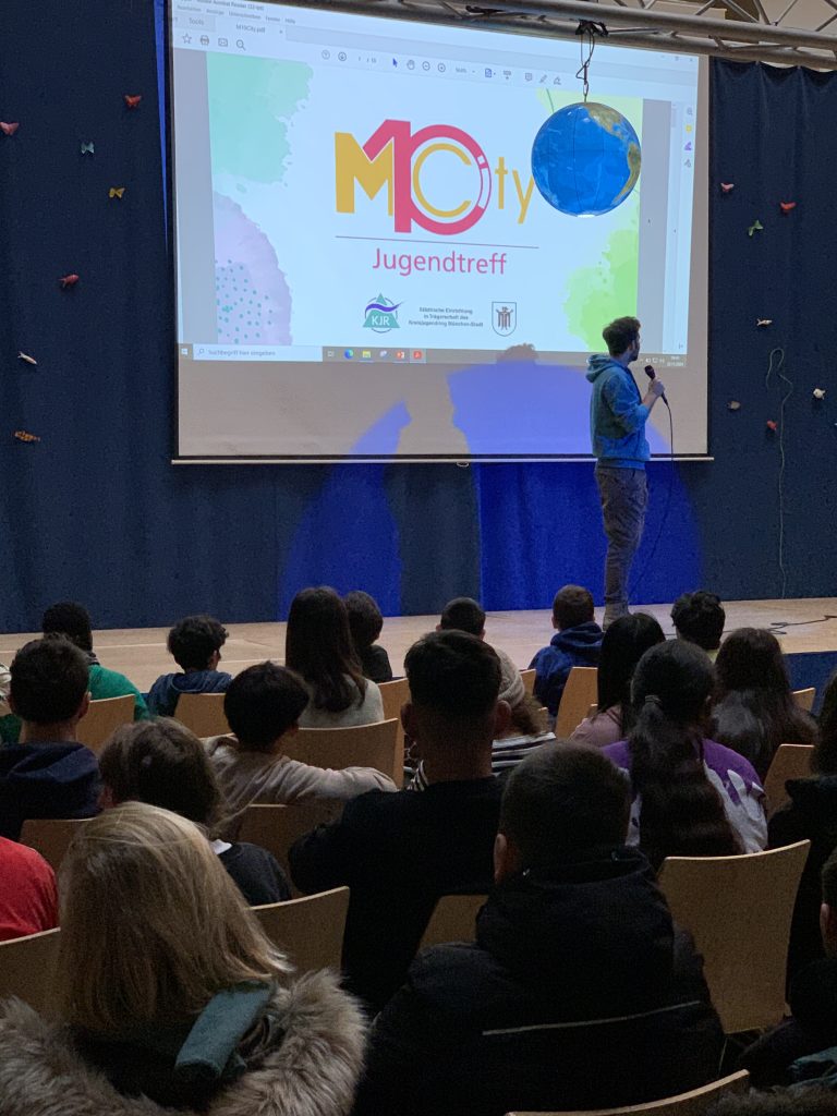 Heute stellte sich das Jugendzentrum M10City auf unserer Schulversammlung vor!