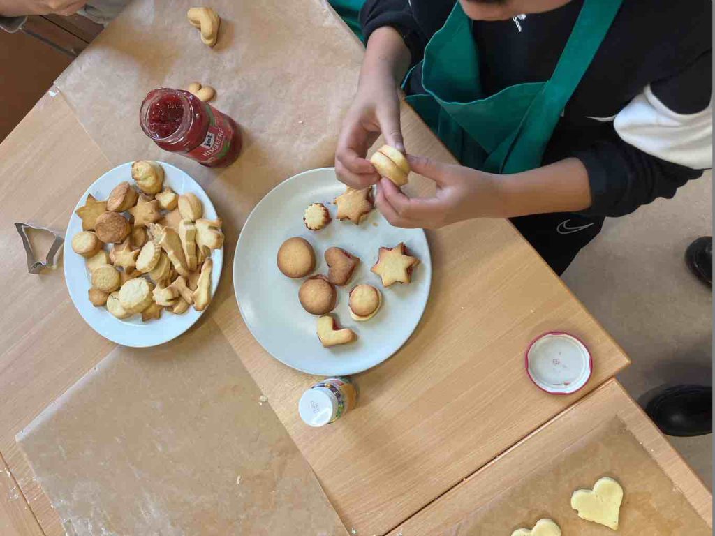 SMV-Aktion: Plätzchen backen